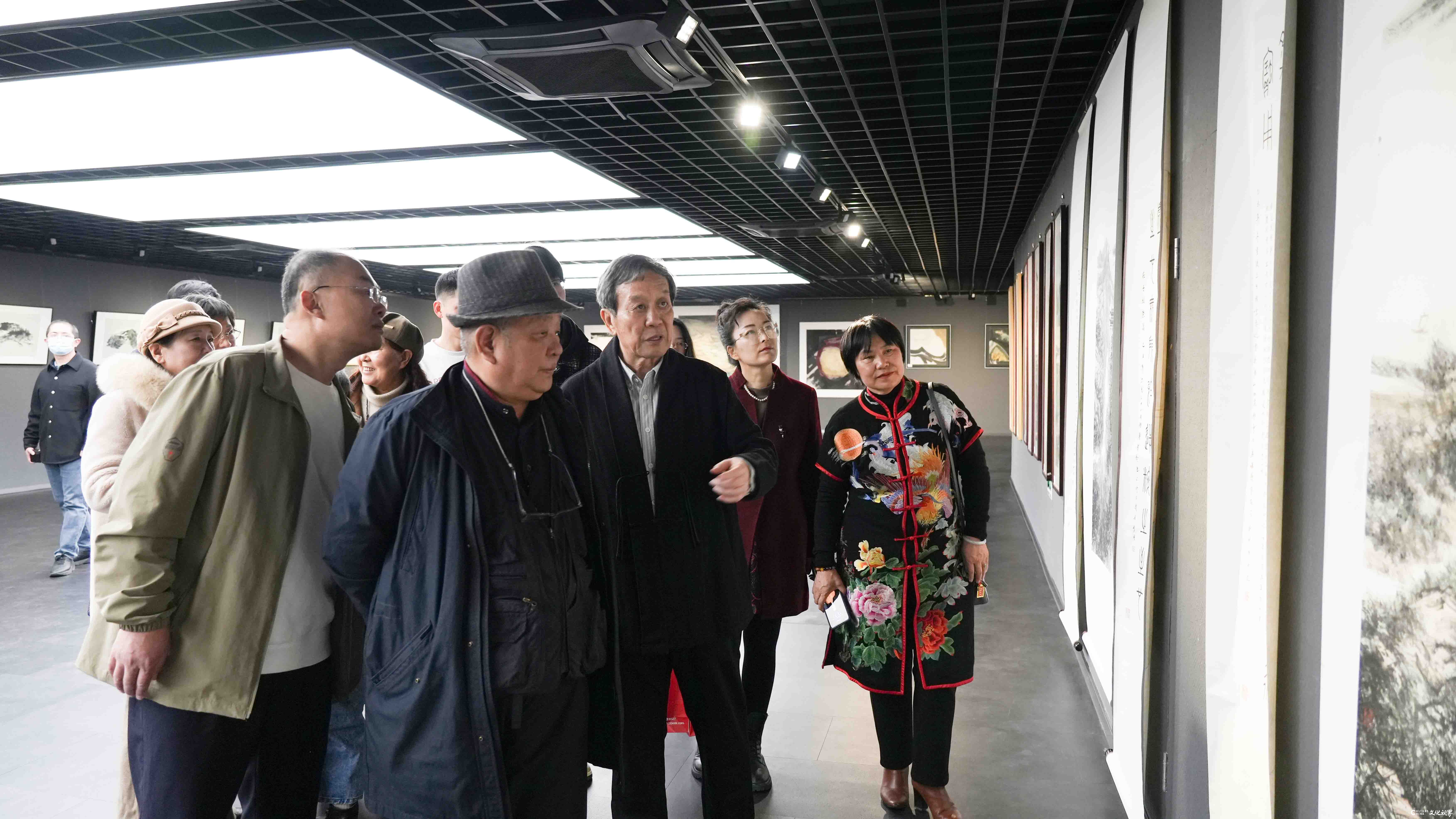 “流金岁月——杜仲增从艺70年书画印作品回顾展”昨日在济南开幕