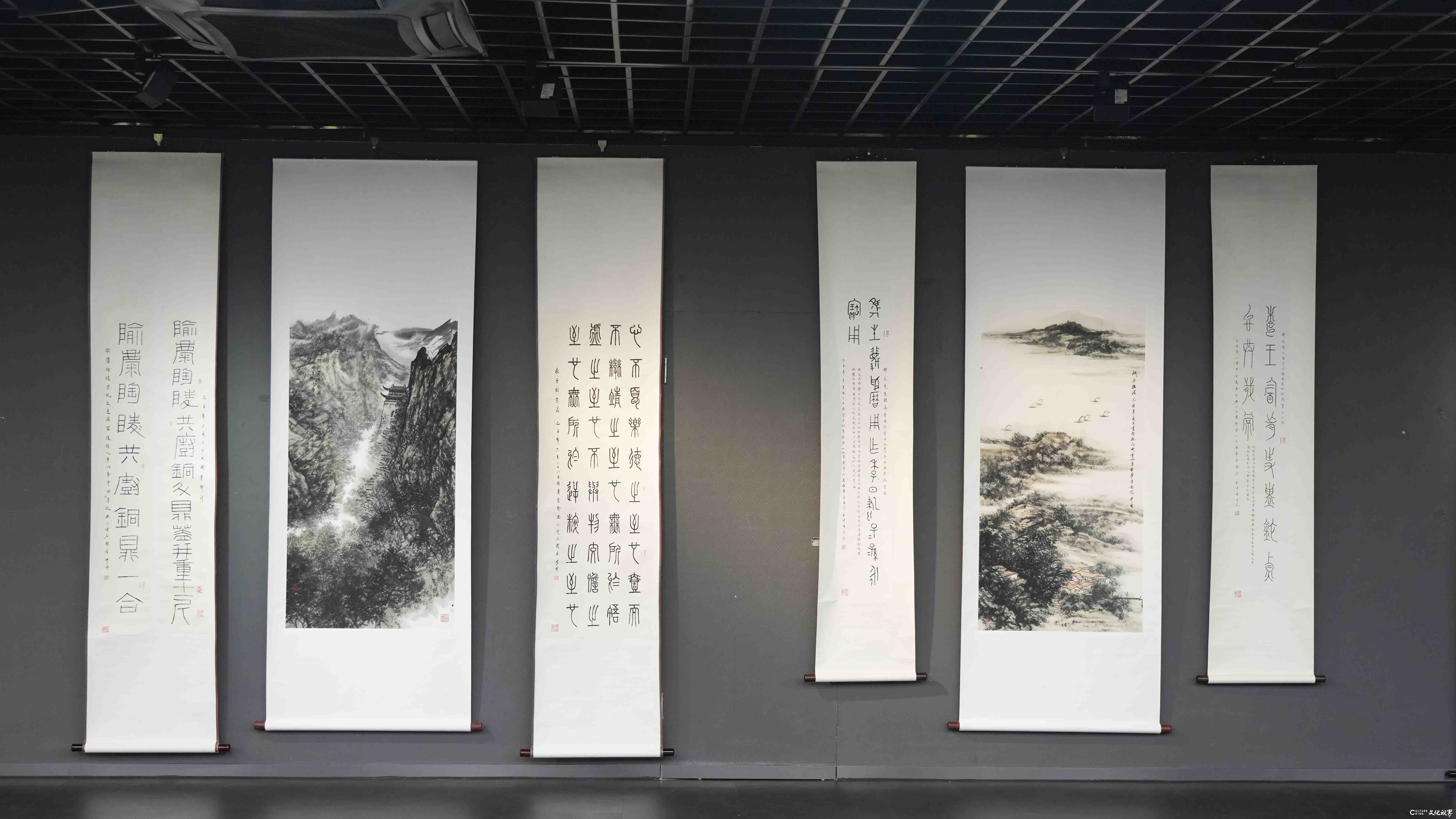 “流金岁月——杜仲增从艺70年书画印作品回顾展”昨日在济南开幕