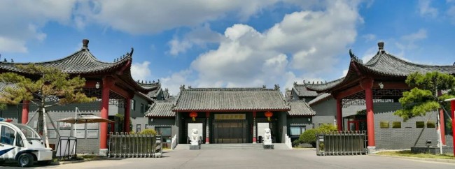 著名画家林涛向菏泽市李荣海美术馆捐赠作品