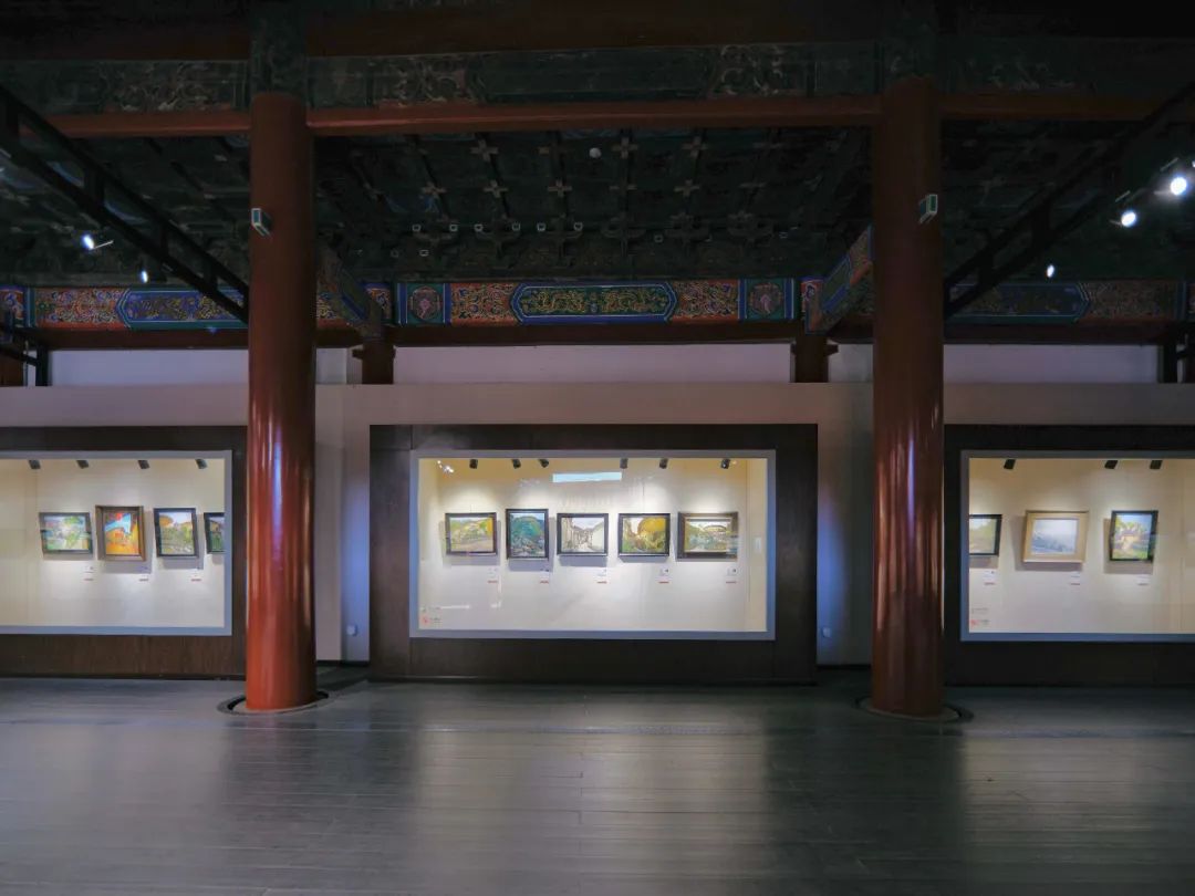 “古田记忆·春晓新生——景山公园2025春季油画艺术展”昨日在北京开幕，展期至3月26日