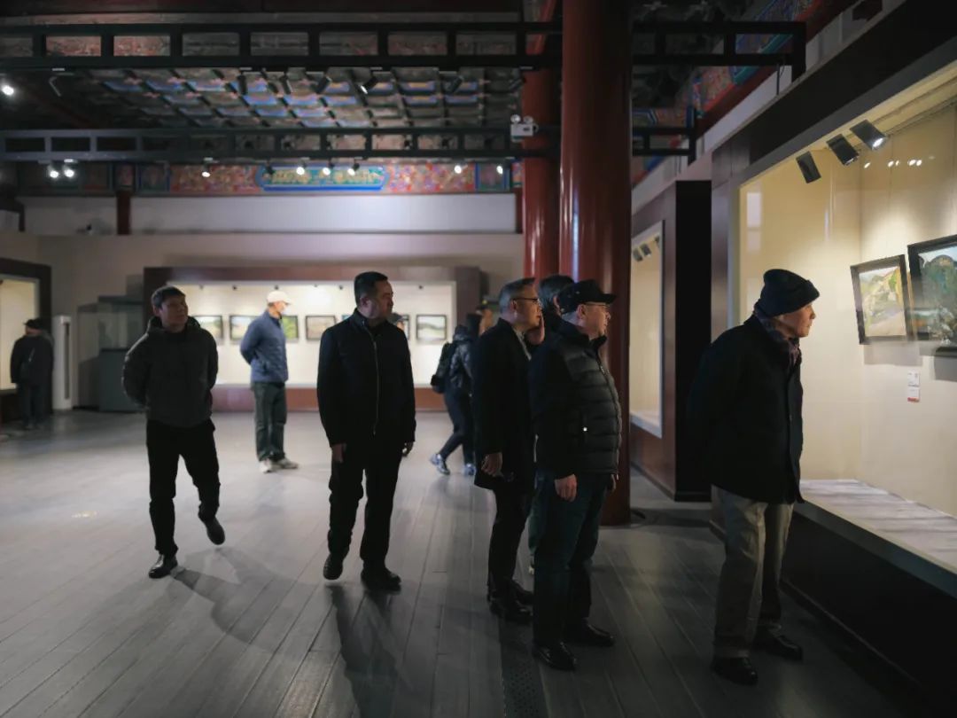 “古田记忆·春晓新生——景山公园2025春季油画艺术展”昨日在北京开幕，展期至3月26日