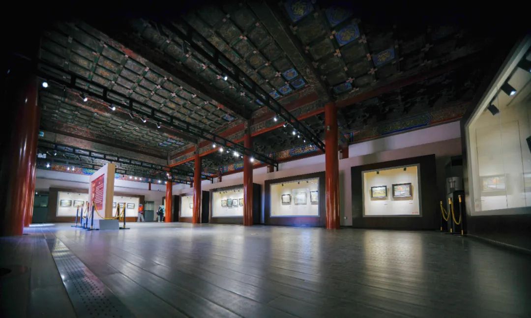 “古田记忆·春晓新生——景山公园2025春季油画艺术展”昨日在北京开幕，展期至3月26日
