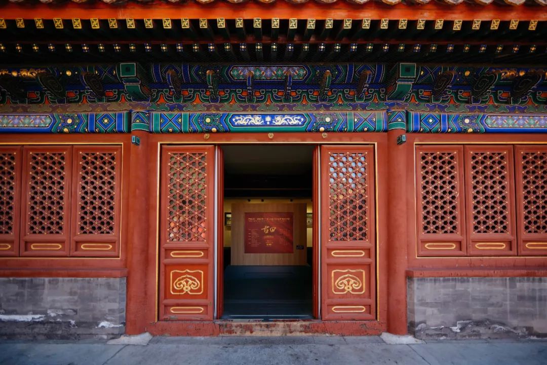 “古田记忆·春晓新生——景山公园2025春季油画艺术展”昨日在北京开幕，展期至3月26日