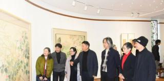 “花间解语·艺海同心——许晓彬、易甜甜花鸟画联展”在广州开展，展期至3月27日