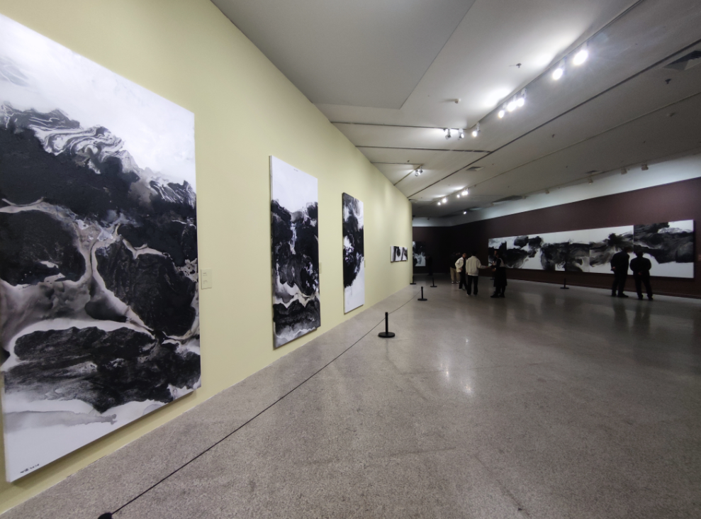 “再中国风——王心耀艺术展”开幕式昨日在湖北美术馆举行