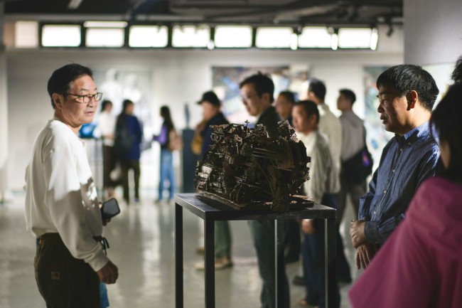 “喜迎厦门大学建校104周年艺术学院美术系教师优秀美术作品展”昨日开展