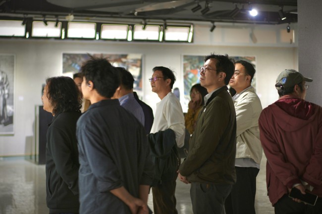 “喜迎厦门大学建校104周年艺术学院美术系教师优秀美术作品展”昨日开展