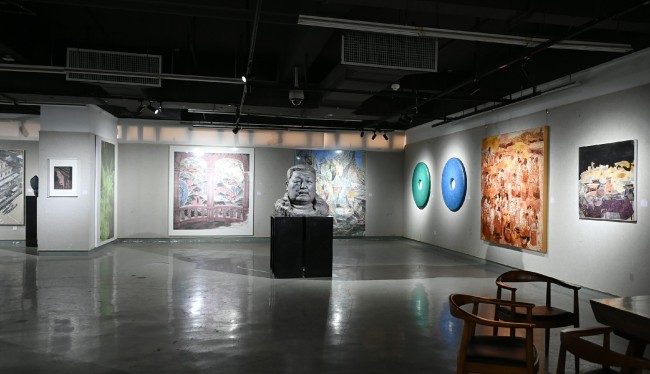 “喜迎厦门大学建校104周年艺术学院美术系教师优秀美术作品展”昨日开展