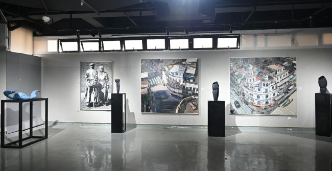 “喜迎厦门大学建校104周年艺术学院美术系教师优秀美术作品展”昨日开展