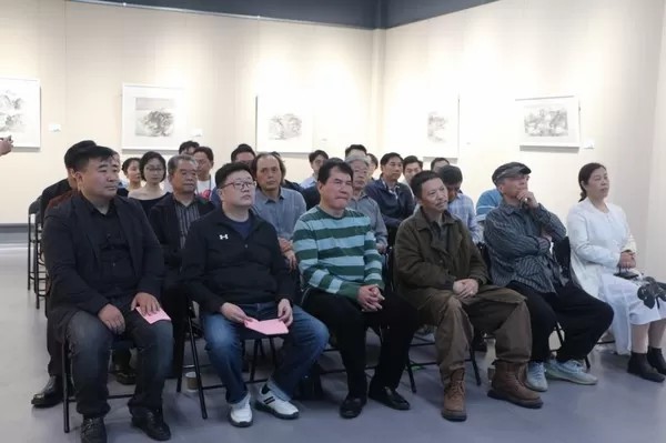 “墨花吹雨，笔绘春风——夏吉宏写生作品展”昨日在安徽省书画院美术馆开幕