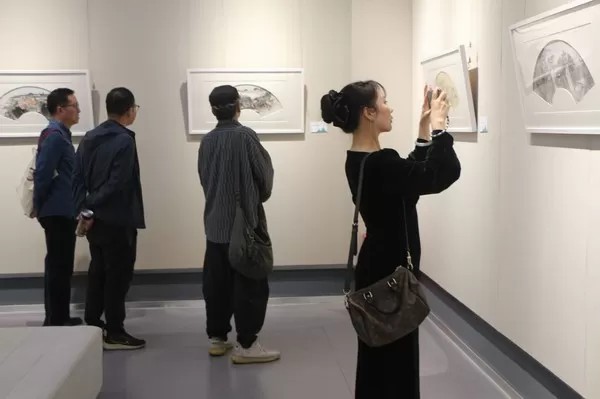“墨花吹雨，笔绘春风——夏吉宏写生作品展”昨日在安徽省书画院美术馆开幕