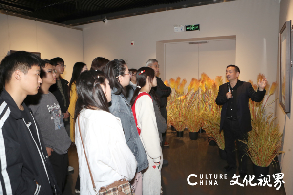 “回归自然，独抒性灵——陈危冰田园诗意画展”艺术分享会今日在淮安市美术馆举办