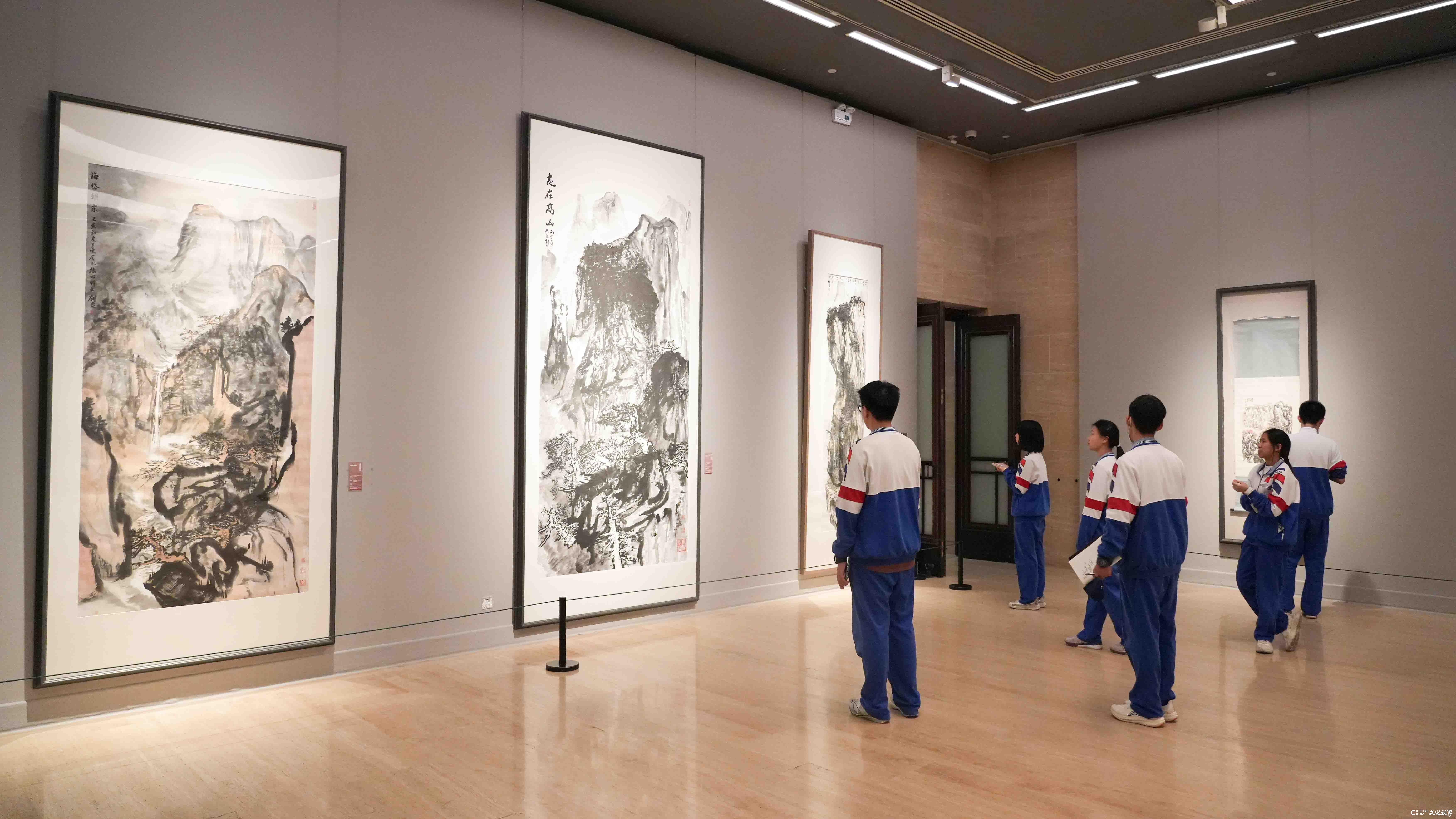 探访“中国美术馆五岳题材美术作品展”，品刘罡笔下的“泰山三重奏”