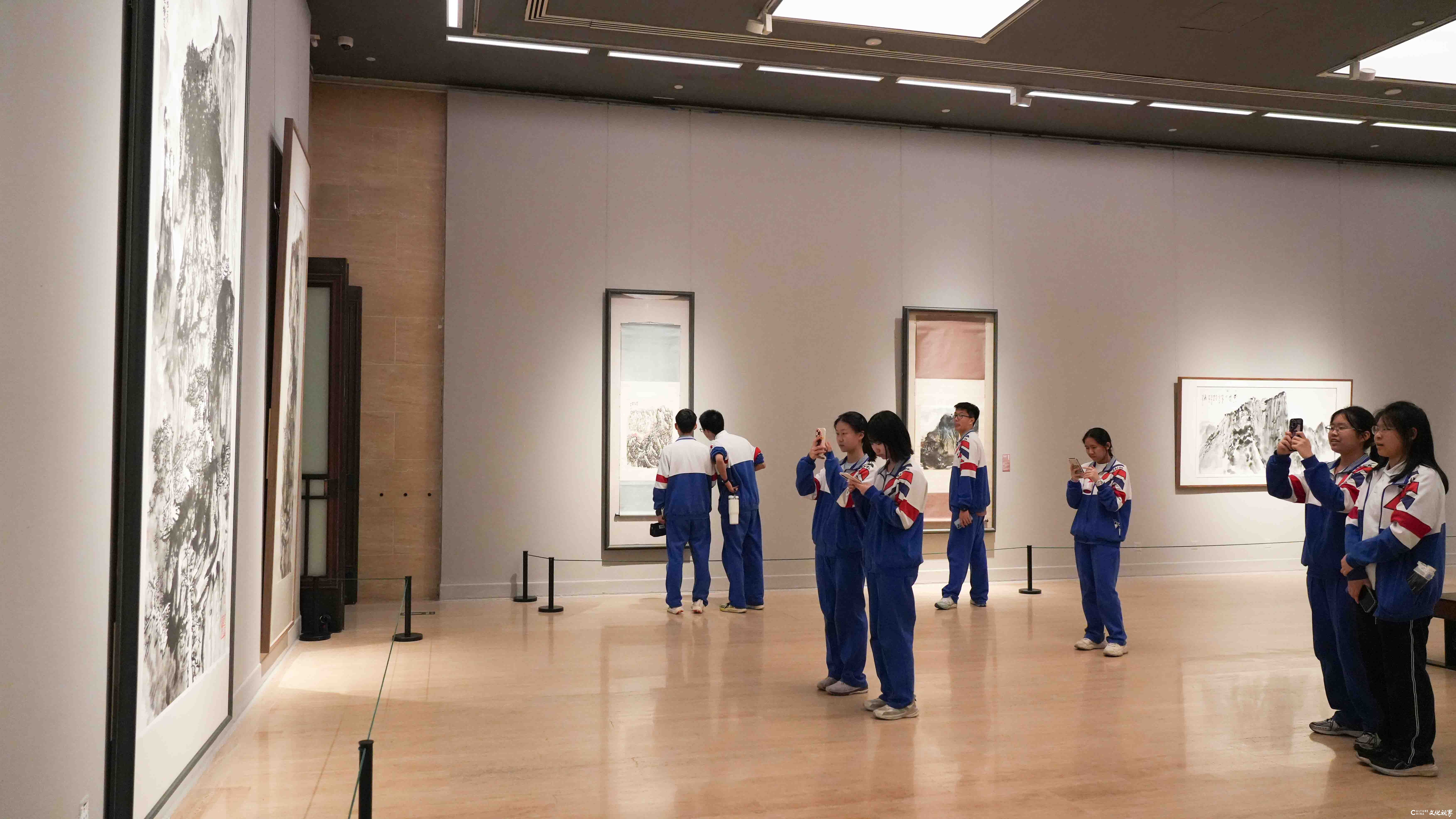 探访“中国美术馆五岳题材美术作品展”，品刘罡笔下的“泰山三重奏”