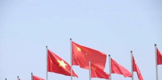 两辆限量版红旗N701型轿车抵达越南河内，玲珑轮胎吸引全球目光！