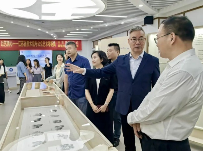 “向美而行·以艺润心——江苏省美术馆与公众艺术零距离”项目荣获“2024年度全国美术馆优秀公共教育项目”