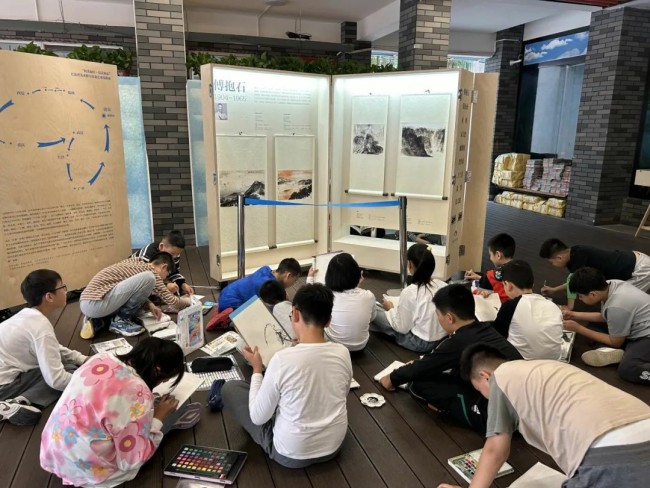 “向美而行·以艺润心——江苏省美术馆与公众艺术零距离”项目荣获“2024年度全国美术馆优秀公共教育项目”