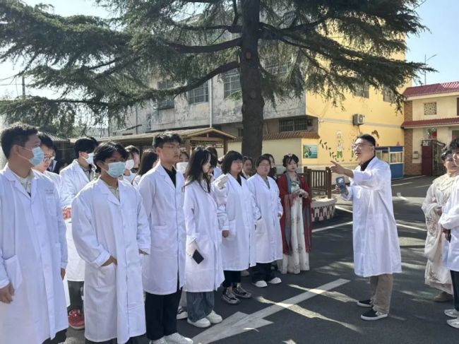 山东力明科技职业学院赴泰安市康年银龄颐养院开展敬老公益活动