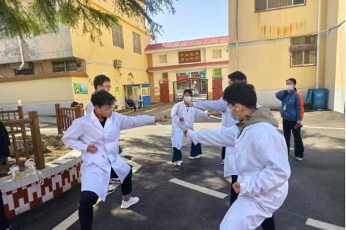 山东力明科技职业学院赴泰安市康年银龄颐养院开展敬老公益活动