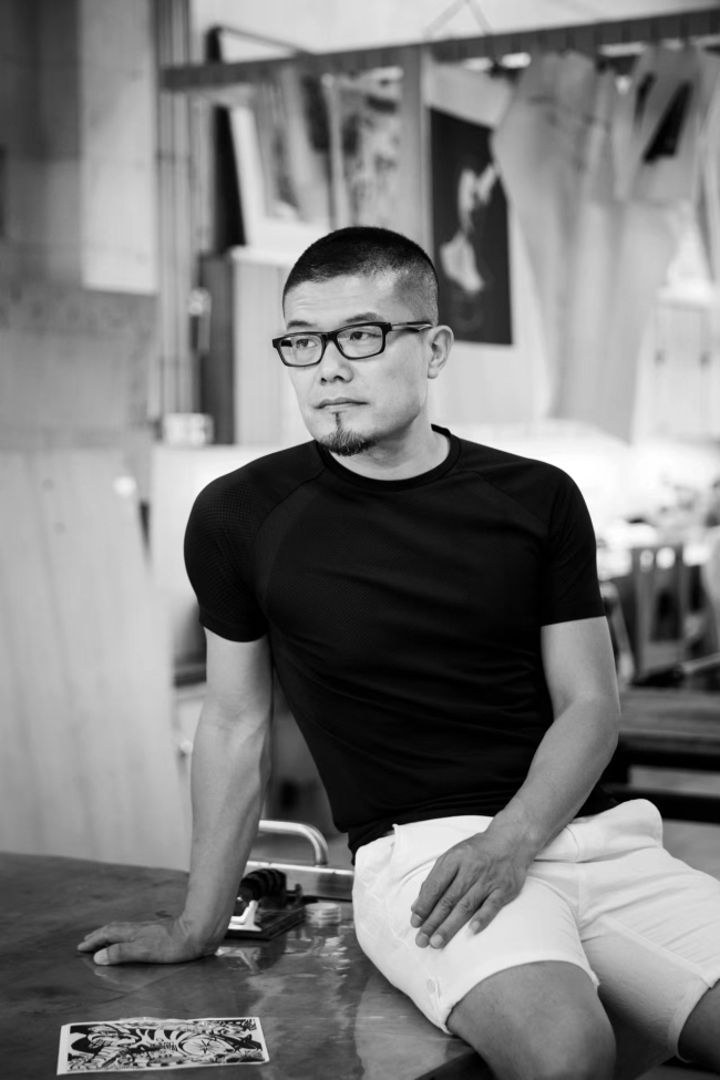 “木已成宙——康剑飞作品展”丨将木版画还原，直接和工业合成板材的木料特性对话