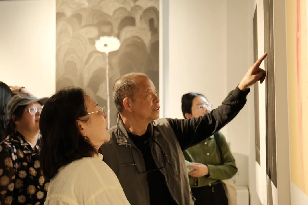 南京大学艺术学院师生到吴鸣艺术馆参观研学