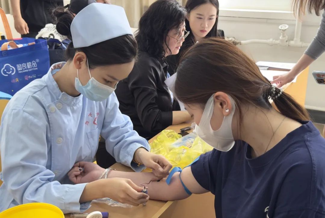 山艺现代音乐学院与济南市历下区红十字会联合开展公益活动