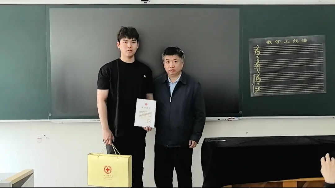 山艺现代音乐学院与济南市历下区红十字会联合开展公益活动