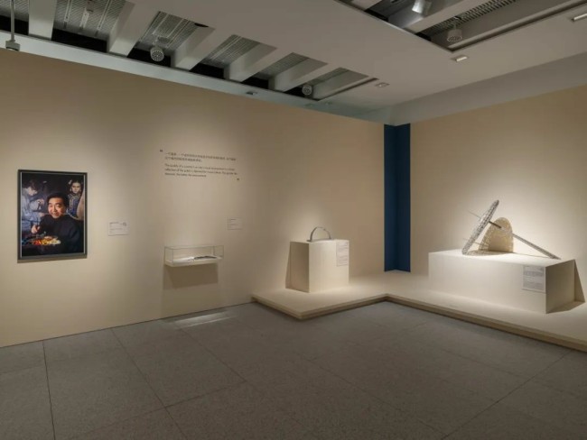 “时代逸飞：陈逸飞回顾展”今日在上海浦东美术馆开幕，展期至10月12日