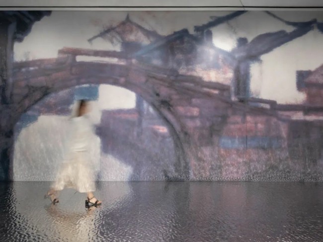 “时代逸飞：陈逸飞回顾展”今日在上海浦东美术馆开幕，展期至10月12日