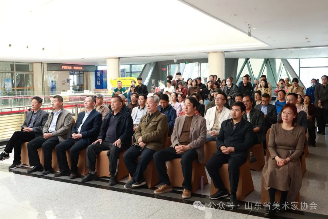 第五届山东省综合材料绘画作品展昨日在威海市美术馆开展