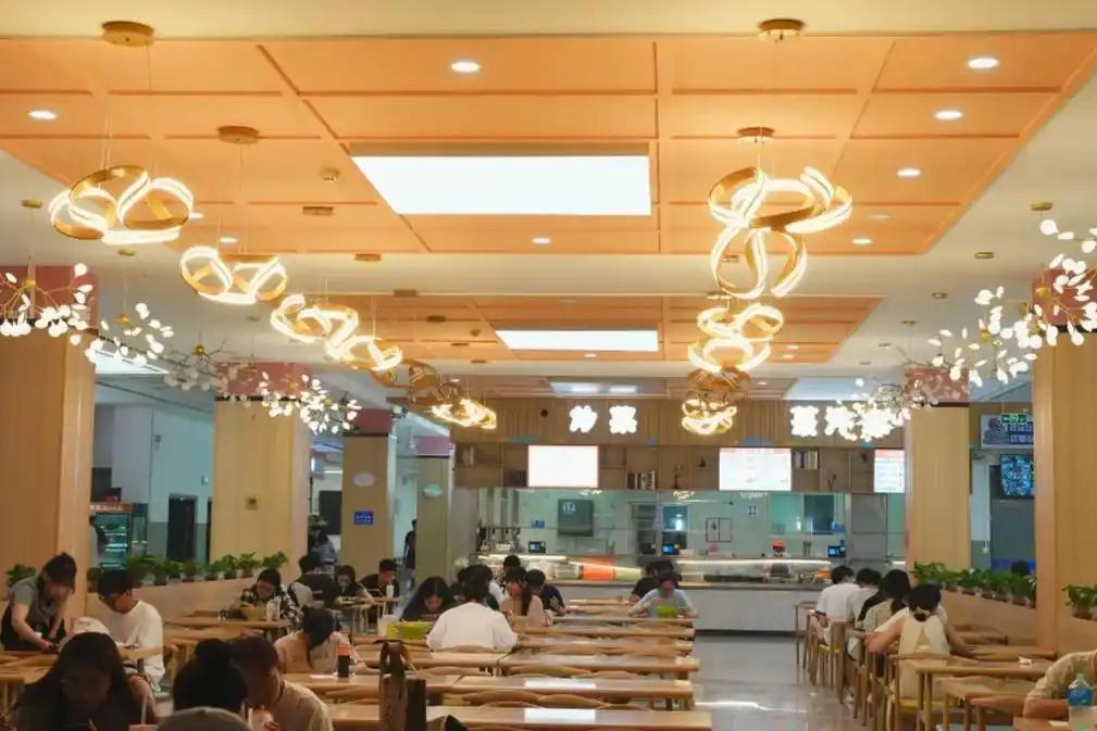 揭秘山东工艺美术学院新专业“艺术+科技”如何引领未来教育?