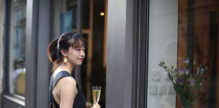 岳小飞丨破 “帷幕” 见力量——女性主义的温柔叙事