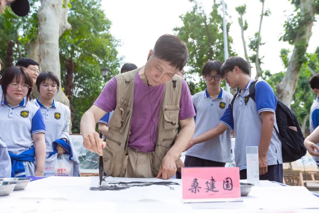 “国宝与国粹的校园对话——红星宣纸与中国画进校园”主题活动在南京市宁海中学举办