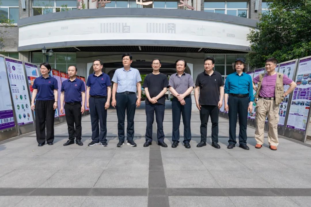 “国宝与国粹的校园对话——红星宣纸与中国画进校园”主题活动在南京市宁海中学举办