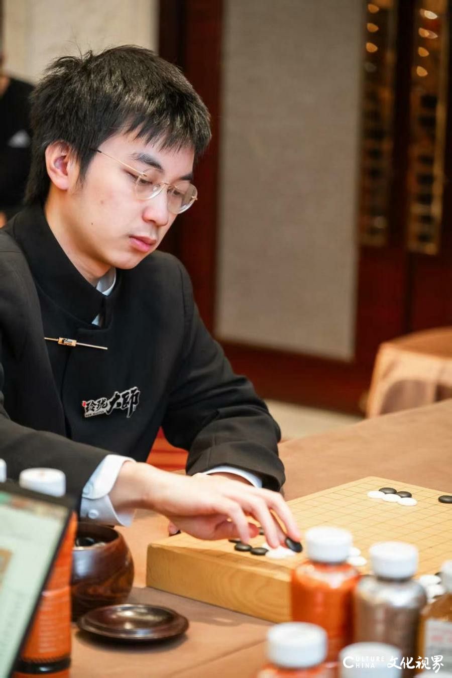 2025围甲联赛在浙江长兴开幕，“二十二个赛季没降级”的山东围棋队整装出征