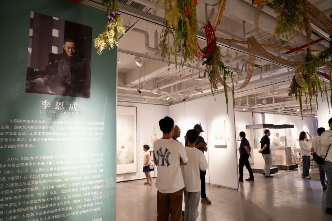 “滴翠——李恩成作品展”在济南京行艺术馆开幕，展期至7月8日