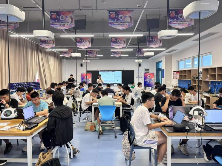 面向全国选拔50名有科创潜力的优秀学生——第二届“数据科学筑梦之旅”夏令营再度落地青岛海尔学校，报名即日开启