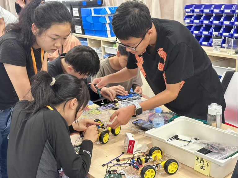 面向全国选拔50名有科创潜力的优秀学生——第二届“数据科学筑梦之旅”夏令营再度落地青岛海尔学校，报名即日开启