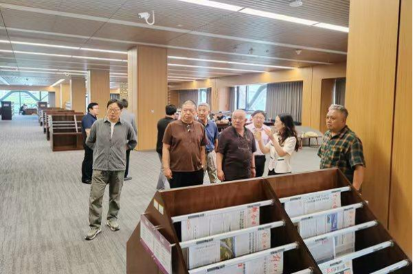 著名艺术家张志民一行到山东第一医科大学图书馆指导文化建设