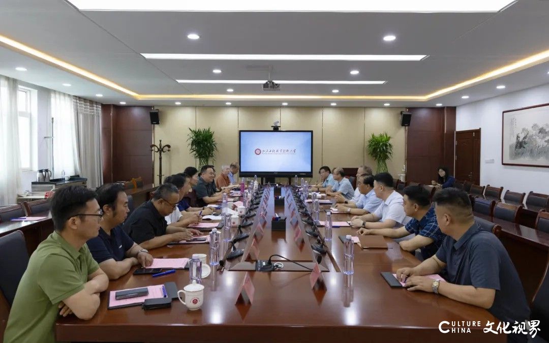 “迎七一” 济南市书协书法名家进校园纪实：翰墨泉城公益讲堂交流笔会在山东工程职业技术大学举行
