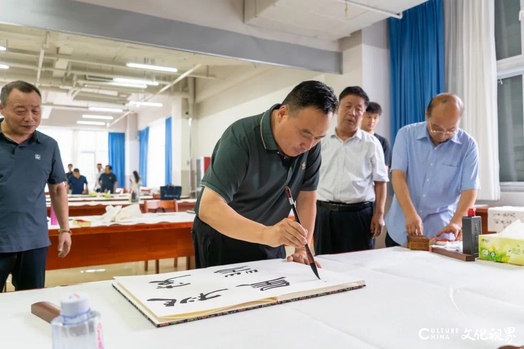 “迎七一” 济南市书协书法名家进校园纪实：翰墨泉城公益讲堂交流笔会在山东工程职业技术大学举行