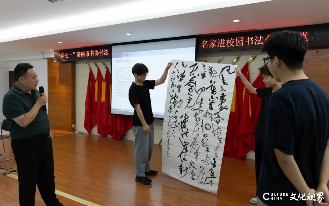 “迎七一” 济南市书协书法名家进校园纪实：翰墨泉城公益讲堂交流笔会在山东工程职业技术大学举行