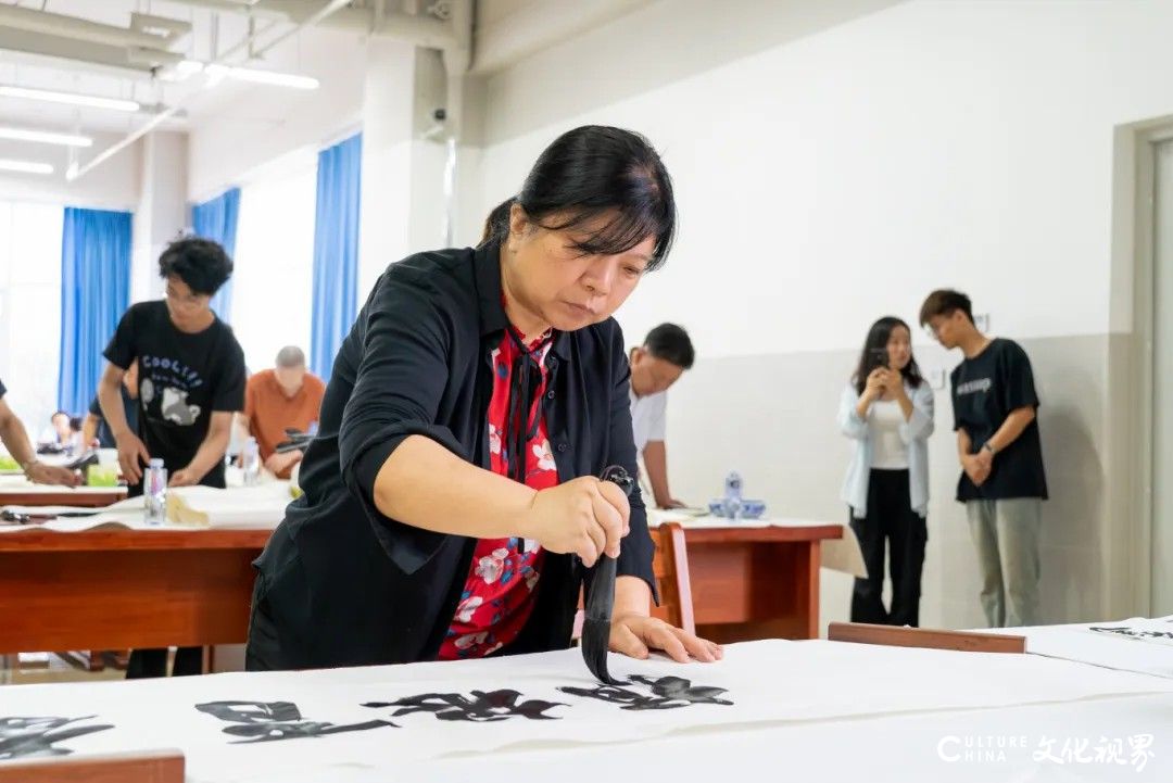“迎七一” 济南市书协书法名家进校园纪实：翰墨泉城公益讲堂交流笔会在山东工程职业技术大学举行
