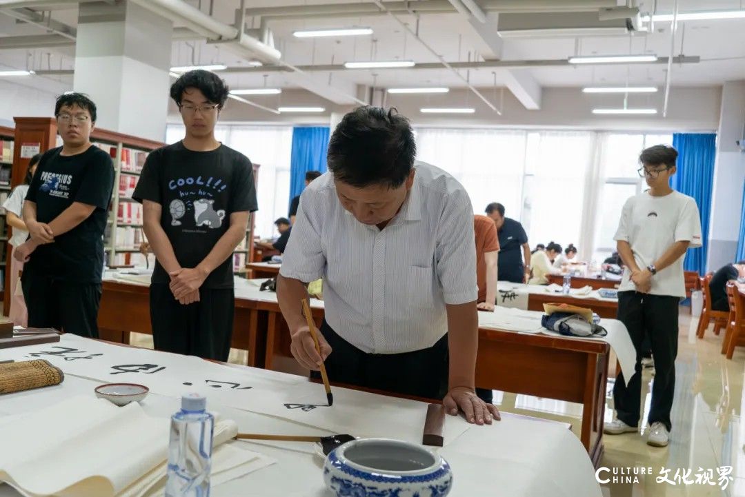 “迎七一” 济南市书协书法名家进校园纪实：翰墨泉城公益讲堂交流笔会在山东工程职业技术大学举行