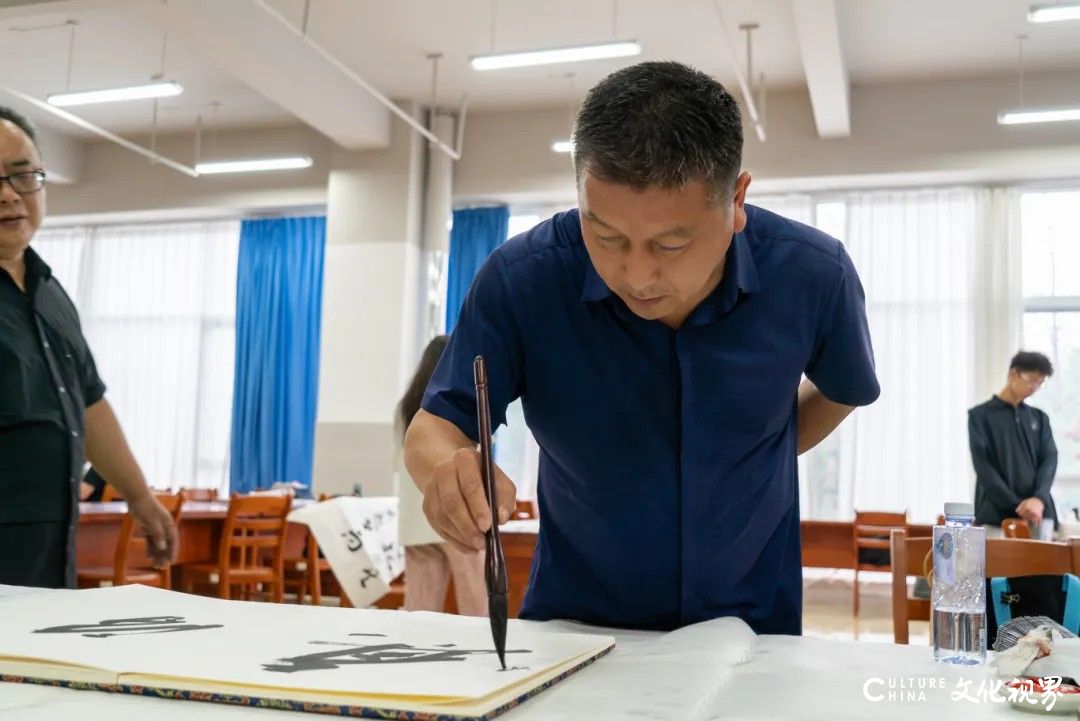 “迎七一” 济南市书协书法名家进校园纪实：翰墨泉城公益讲堂交流笔会在山东工程职业技术大学举行