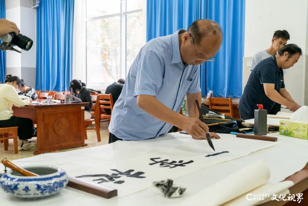 “迎七一” 济南市书协书法名家进校园纪实：翰墨泉城公益讲堂交流笔会在山东工程职业技术大学举行