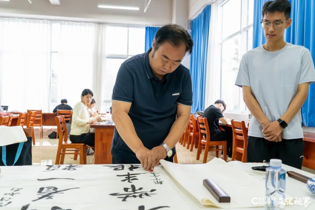 “迎七一” 济南市书协书法名家进校园纪实：翰墨泉城公益讲堂交流笔会在山东工程职业技术大学举行