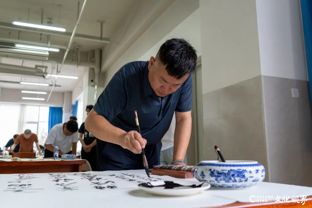 “迎七一” 济南市书协书法名家进校园纪实：翰墨泉城公益讲堂交流笔会在山东工程职业技术大学举行