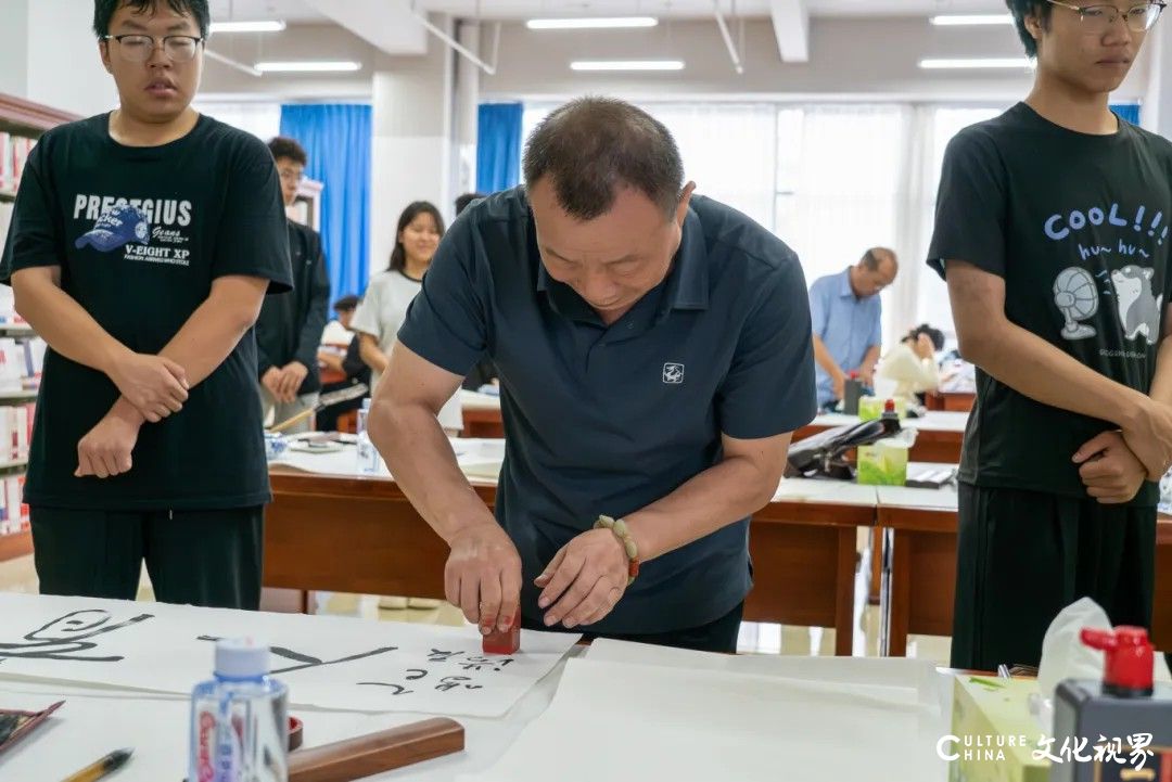 “迎七一” 济南市书协书法名家进校园纪实：翰墨泉城公益讲堂交流笔会在山东工程职业技术大学举行