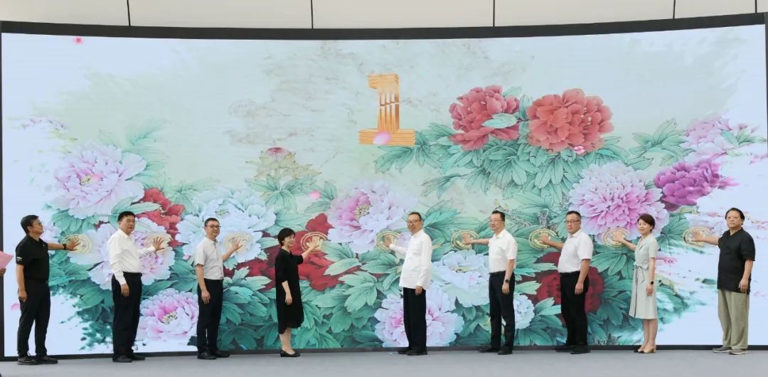“梦笔生花——山东美协助力巨野工笔牡丹画培训成果展”今日上午在济南市美术馆盛大开幕